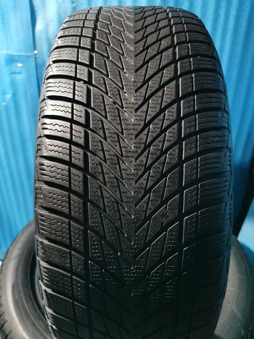 235 50 19 pirelli m+s 4 buc