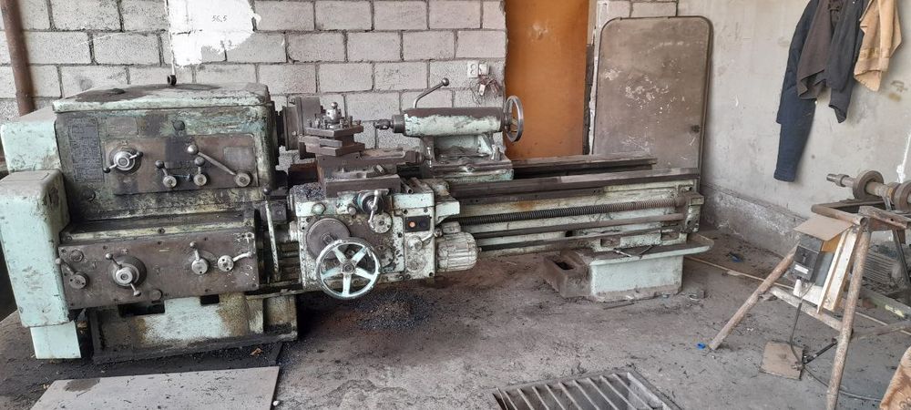 Токарни стонок сотилади дип300