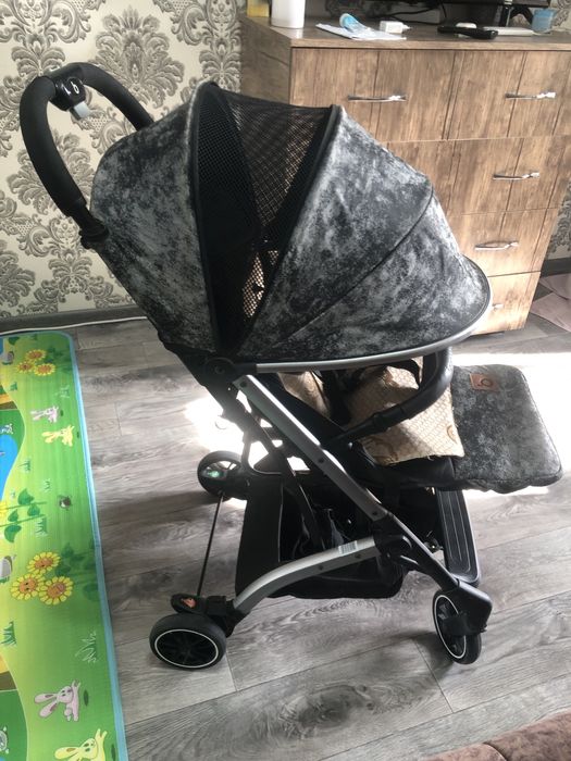 Детская коляска в хорошем состояние