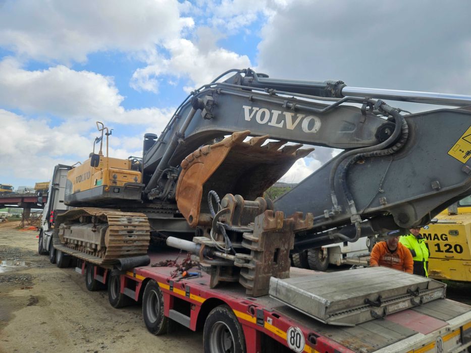 Excavator  Caterpilar