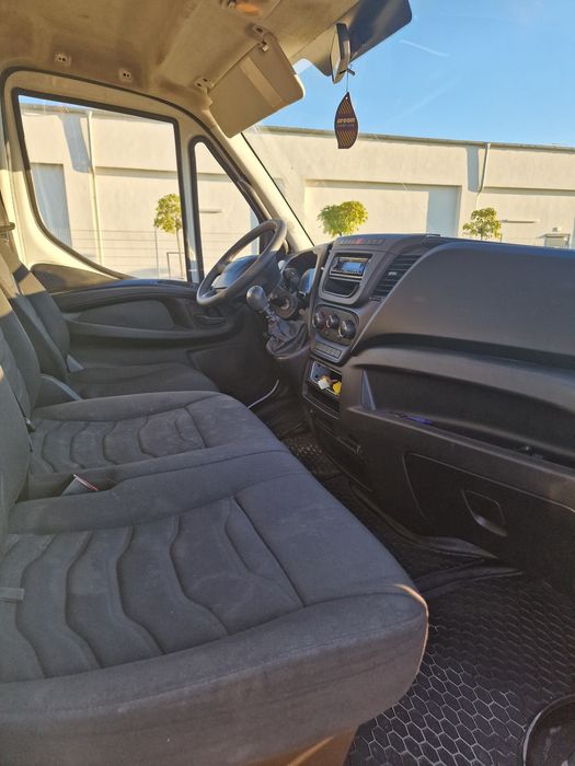 Vând iveco daily basculabil cu macara