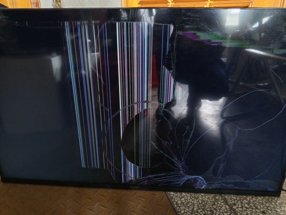 Продавам 2 телевизора на части