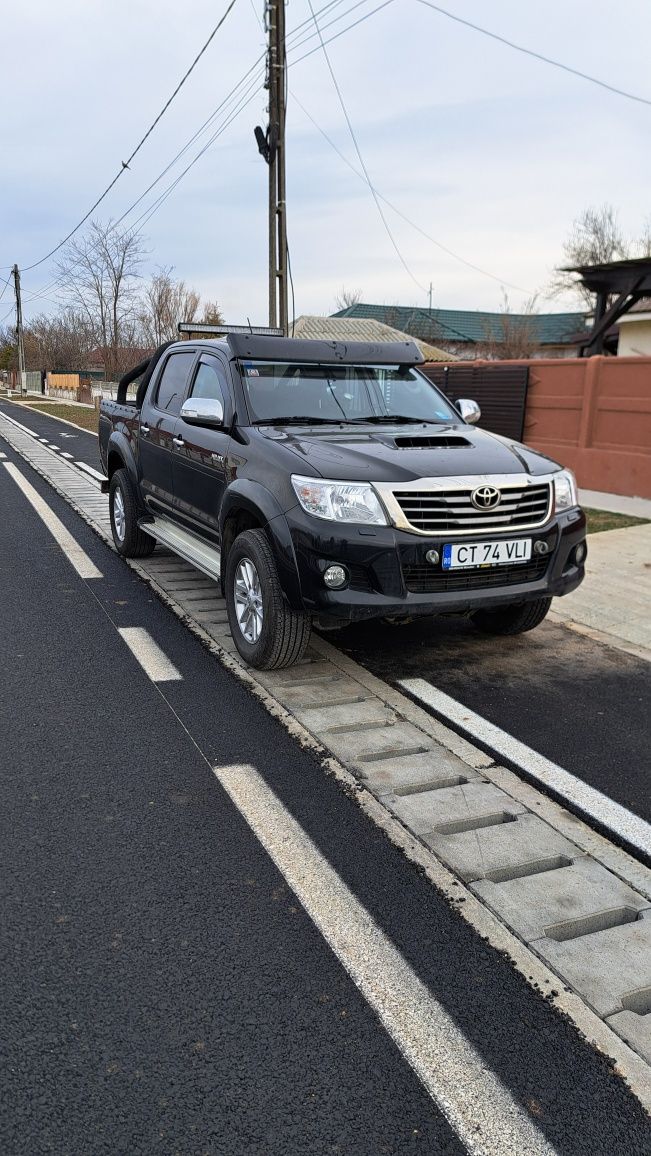 Vând sau schimb Toyota hilux