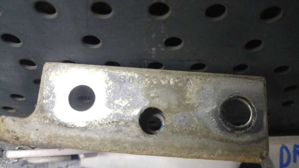 Balamale stanga dreapta capota skoda superb 1 3u4 3b0823301a 3b0823302a