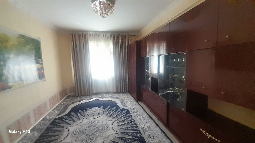 Raysentirda  5 xonali kvartira sotilodi