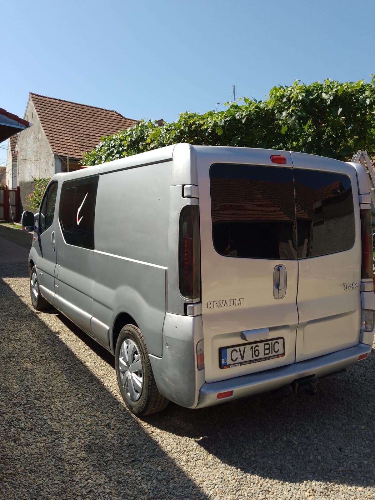 Renault trafic 1,9 refacut total fără rugină