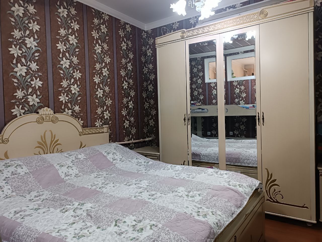 Продаётся кв на проспекте 6 каватли бино
5 кават
2 хонали
65кв м
Гиштл