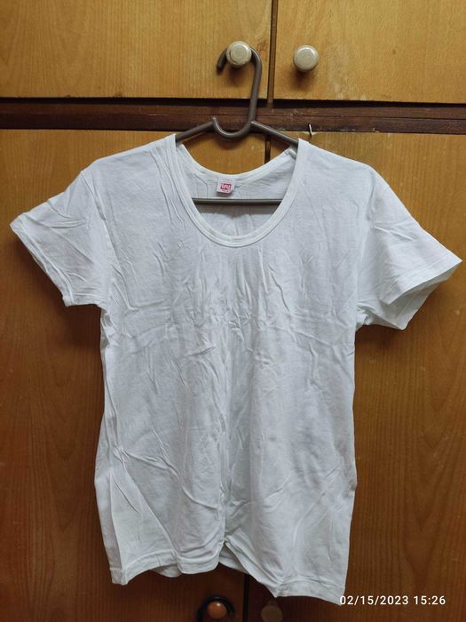 Тийнеджърски спортни дрехи в отлично състояние-фанелки, суичъри