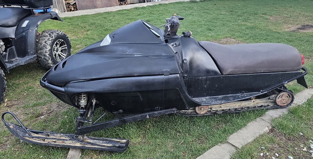 Vând snowmobil bombardier 2t