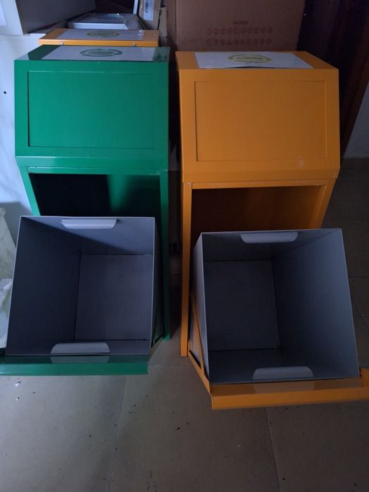 Pubelei de gunoi din tabla