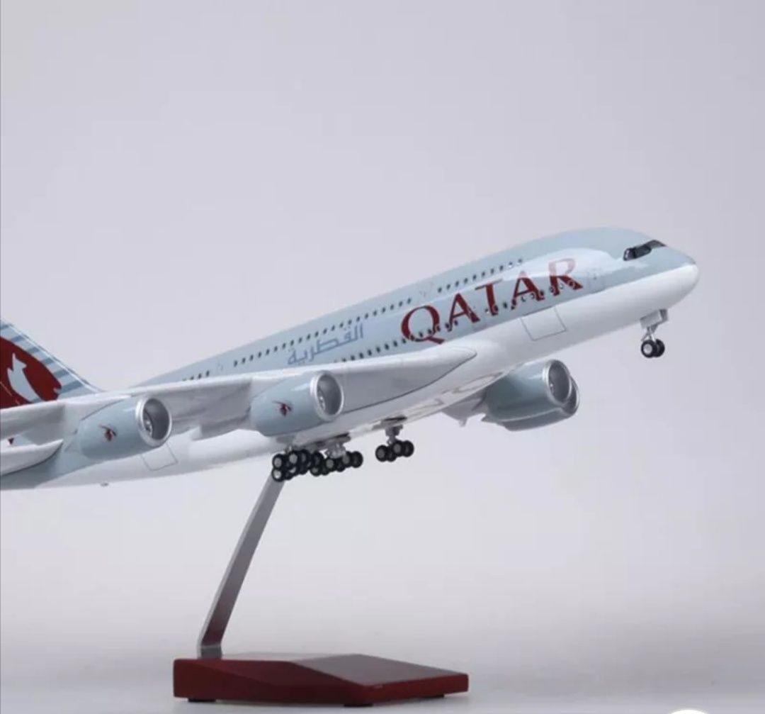 Macheta avion Qatar Airways 46 cm / cadou