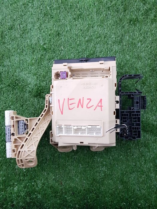 Салонный блок предохранитель Venza