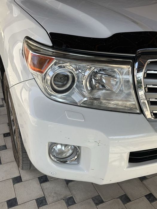 Фары на TOYOTA LAND CRUISER 200 ( правая)