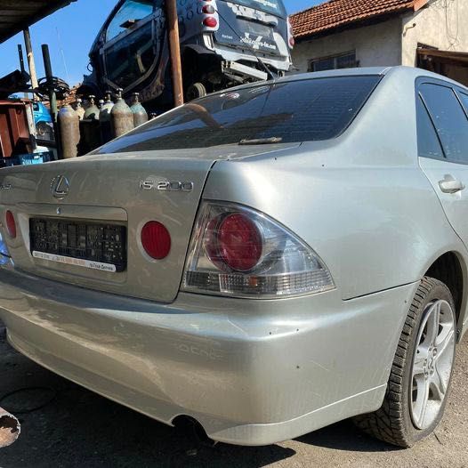 Lexus IS200 на части
