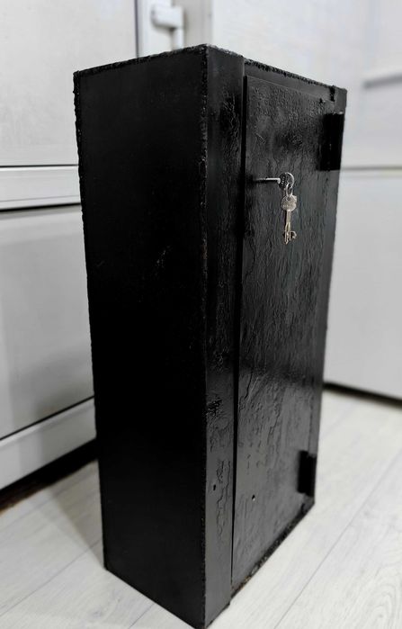 Продам сейф б/у 40000