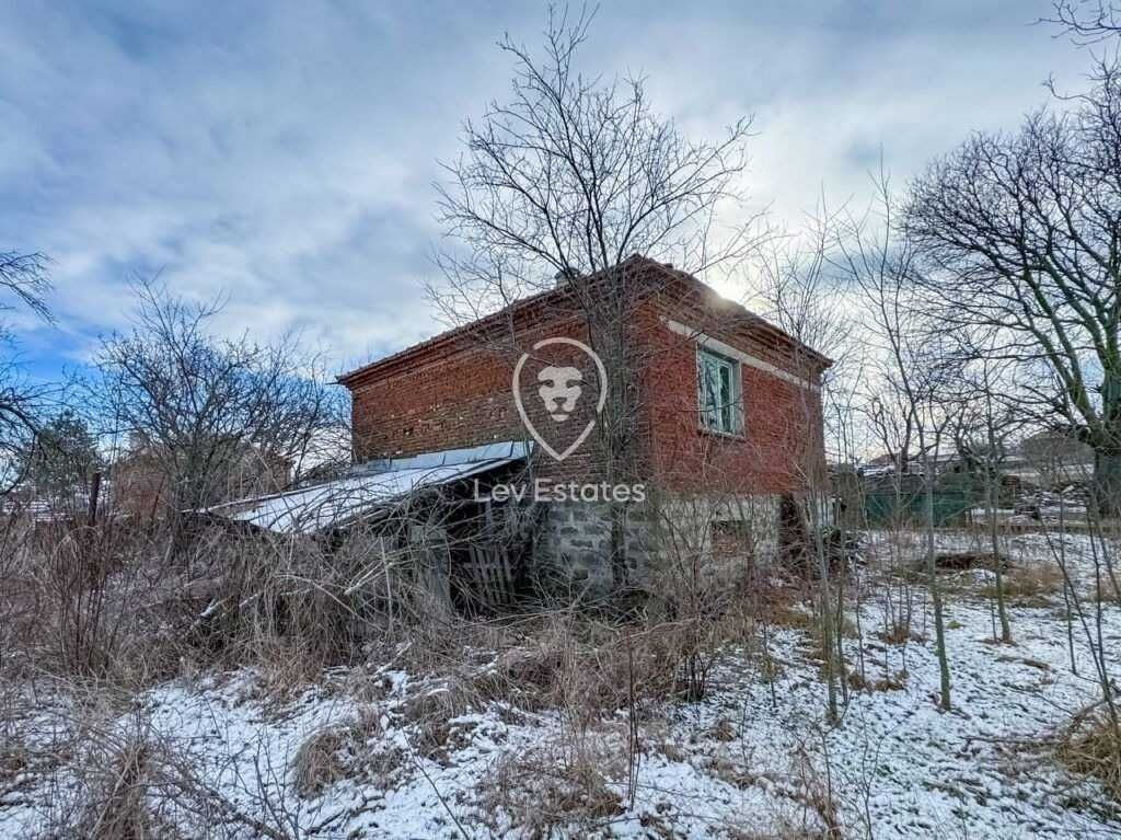 Едноетажна тухлена къща в село Сърнево, област Бургас