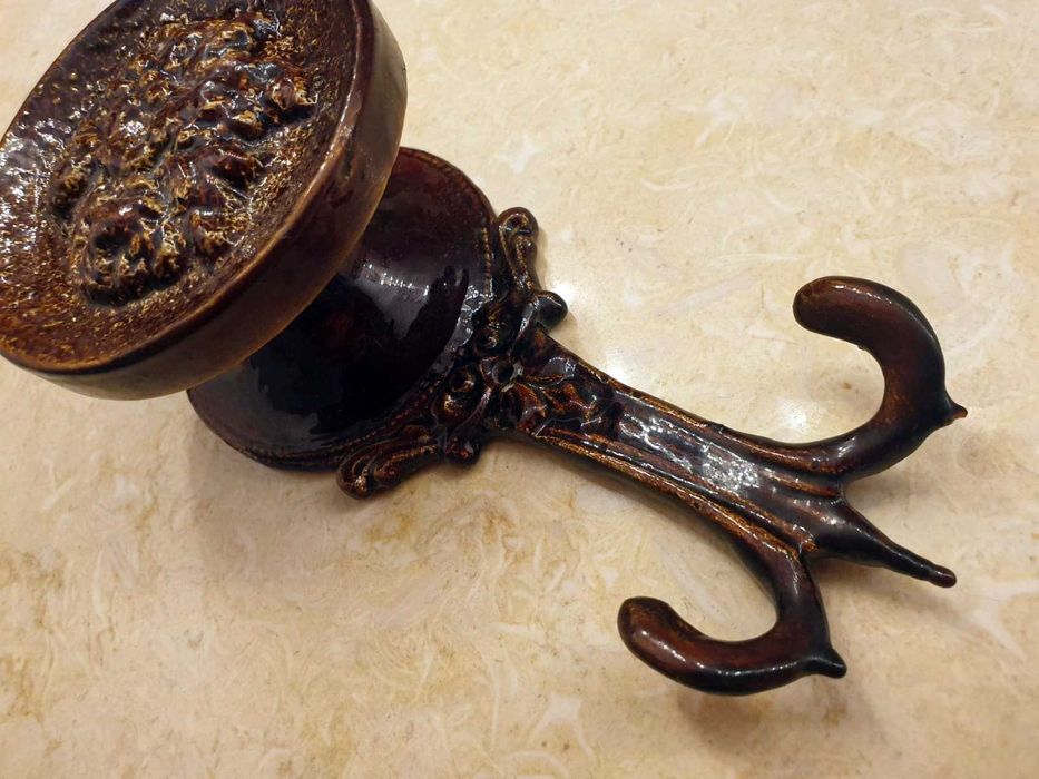 Cuier metalic fonta baroc