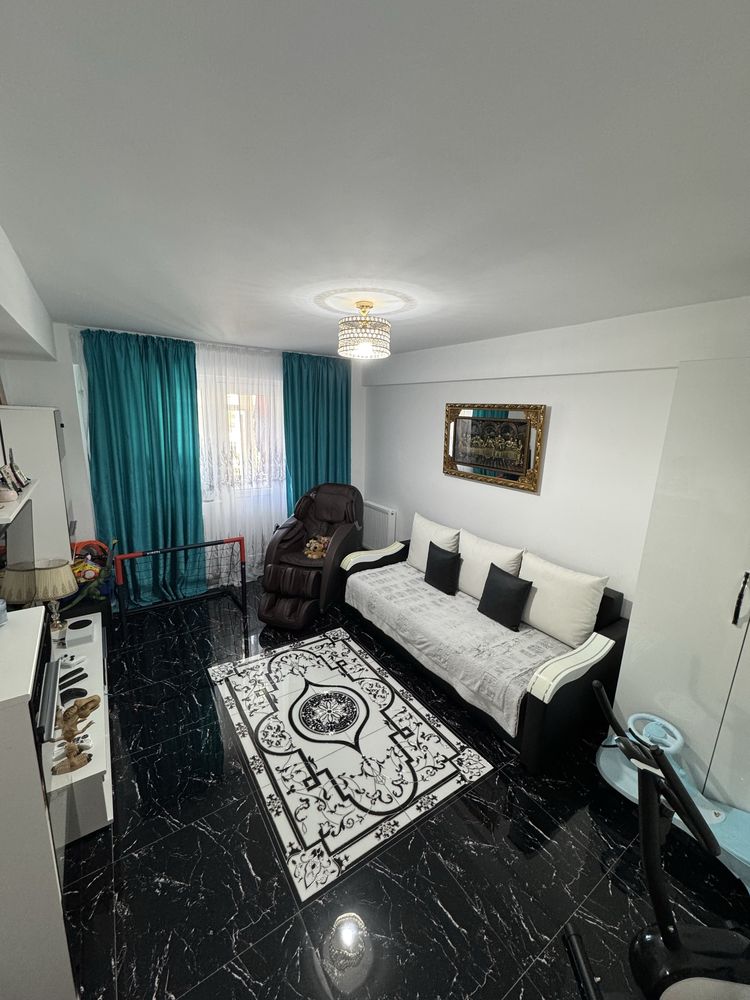 Vând apartament 3 camere decomandat
