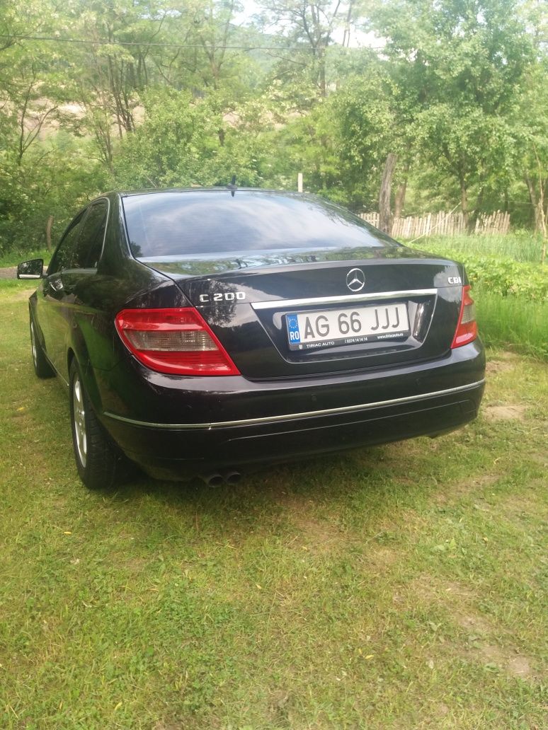 Vând Mercedes c200
