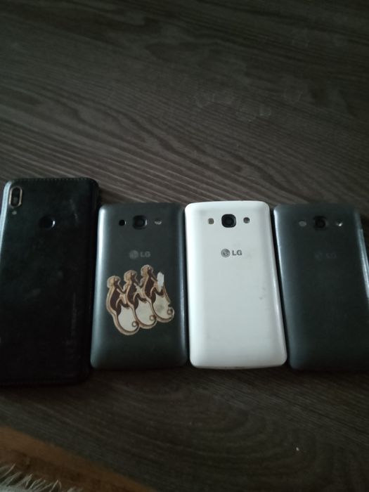 4 смартфона, один рабочий