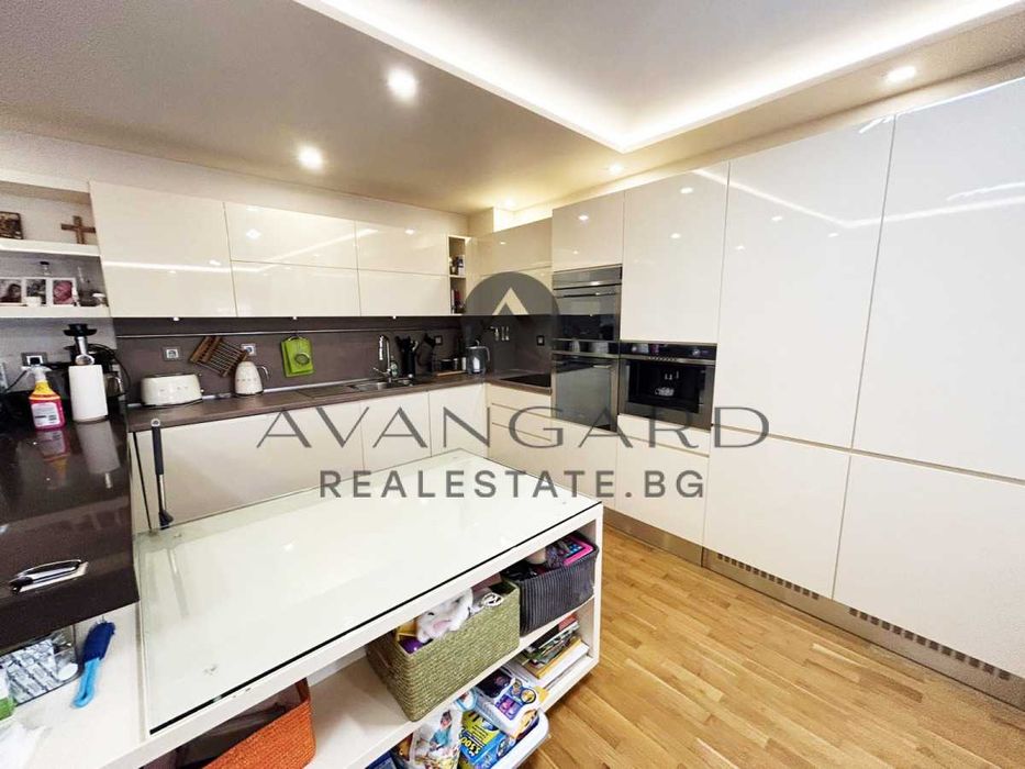 Продава се Четиристаен апартамент в Пловдив, Кършияка - 160 кв.м за 2169 €/кв.м - Снимка #3