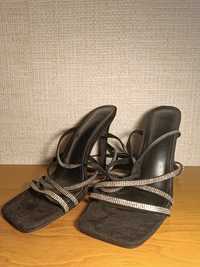 Sandale negre cu toc cu șiret argintiu 39