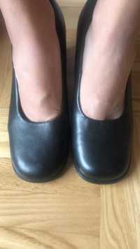 Черни дамски обувки, естествена кожа с широк ток с вис.7 см, размер 38