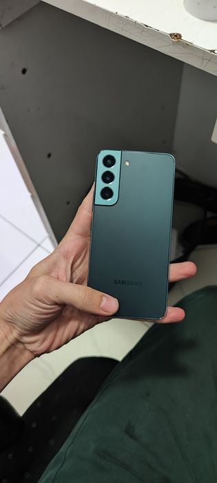 Samsung S22.   Nok