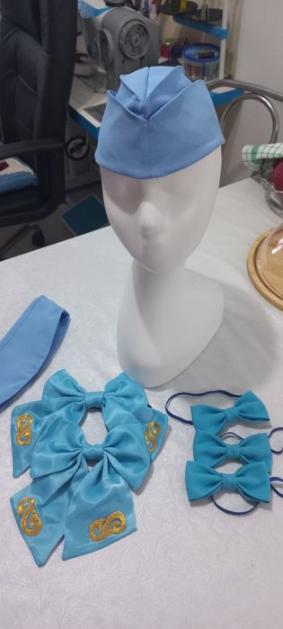 Пилотка көк түс. Галстук