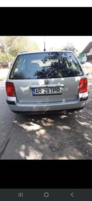 Vad vw Passat lovit în partea dreapta