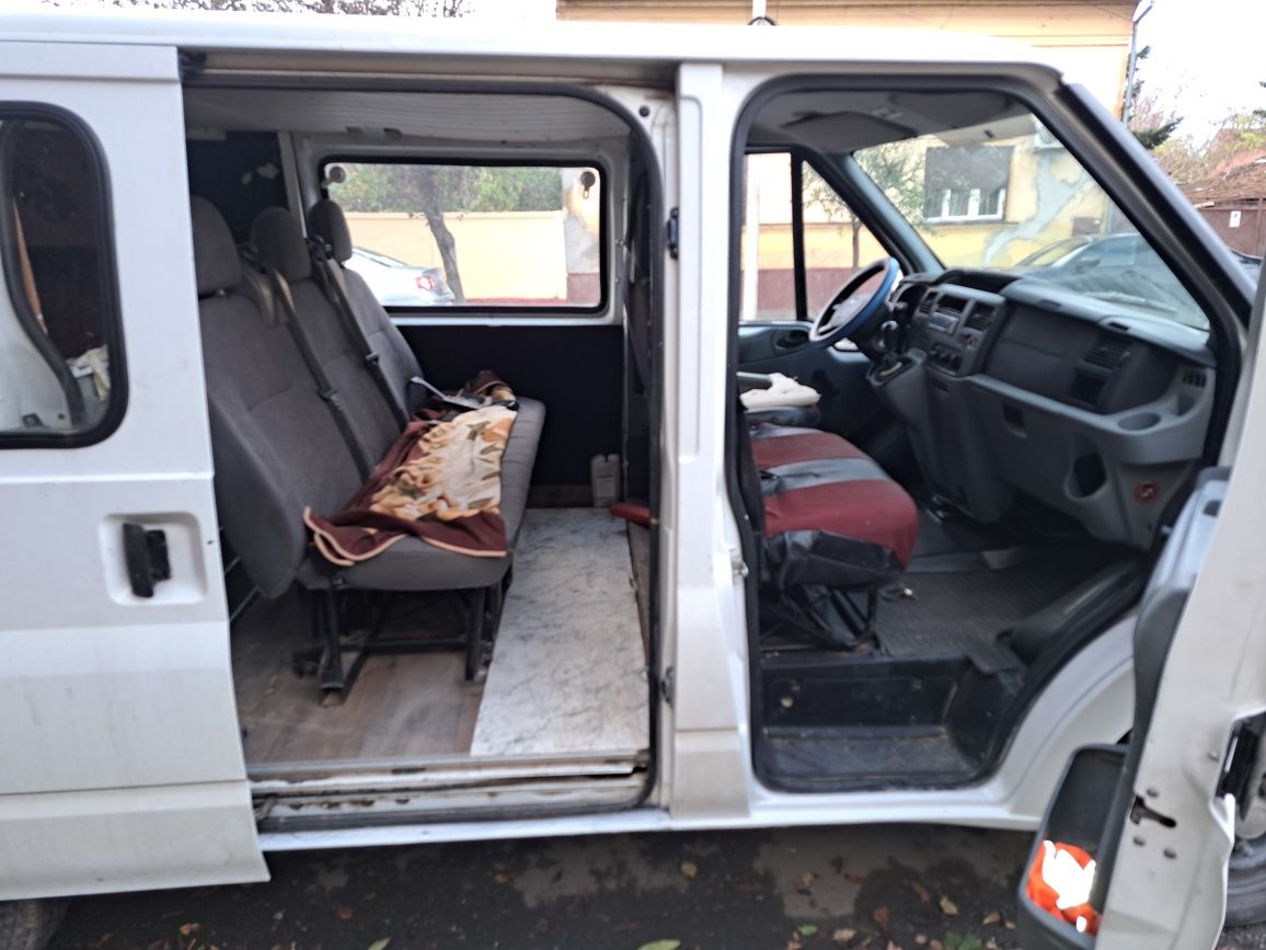 Vind Ford Transit 2.2 diesel 2009 cu 6 locuri  înmatriculată 3450e