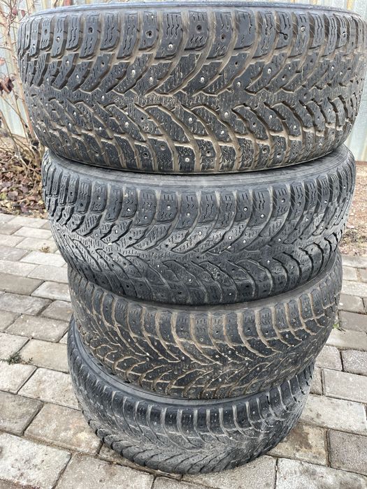 Продам шины зима  215/55/17