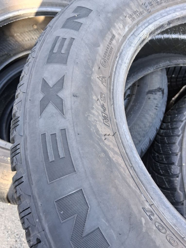 215 70 16 NEXEN 4броя зимни