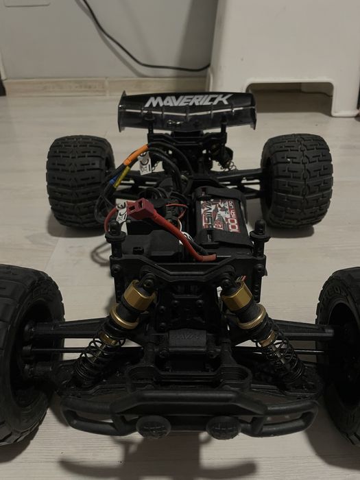 Masina rc/cu telecomanda Quantum Maverick custom built