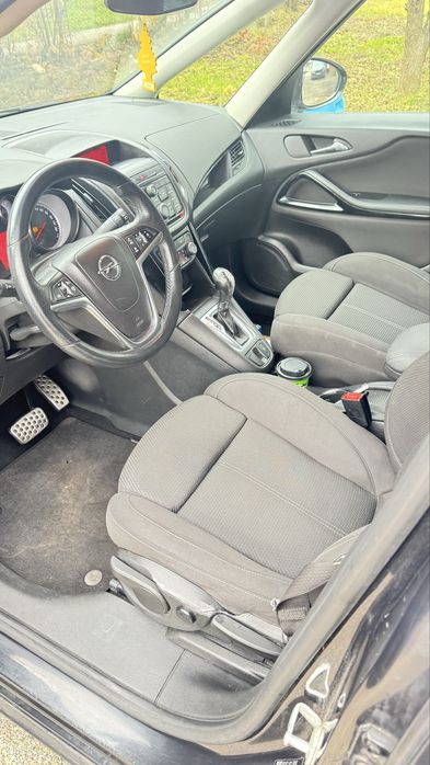 Opel zafira 2012 . 7 locuri
