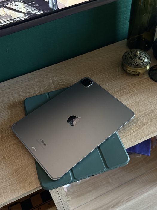 Ipad pro 11 4 gen 256GB Wifi/Cellular + magic keyboard + apple pencil