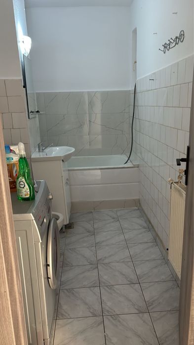 Inchiriez apartament