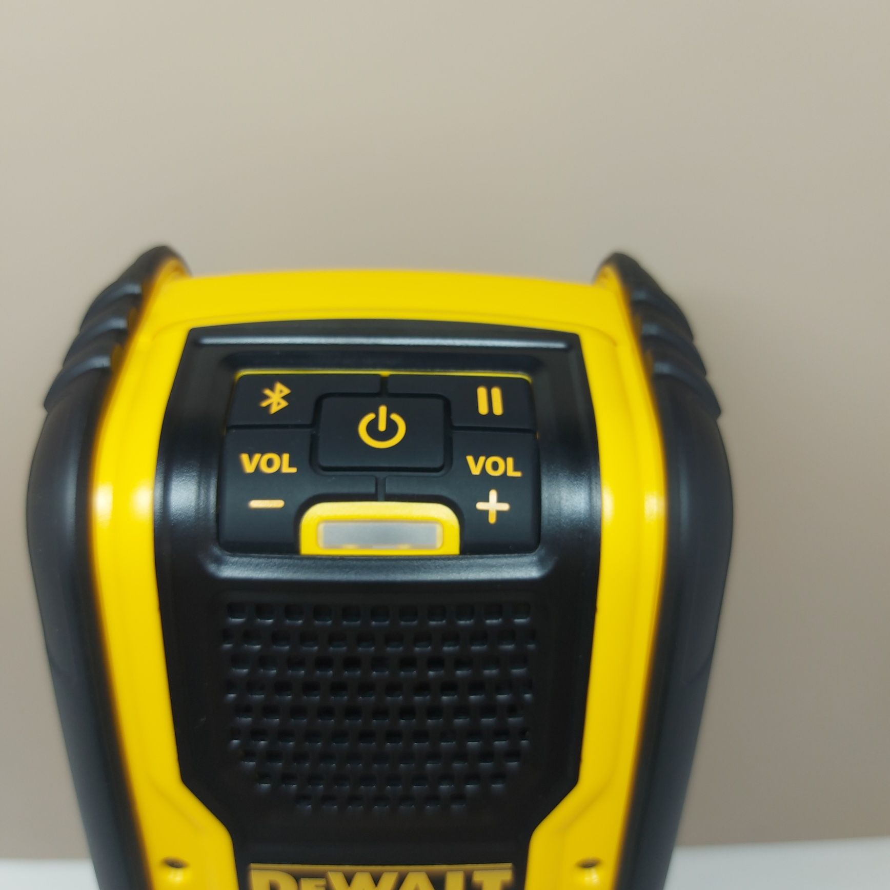 Нова блутут колонка DEWALT DCR006