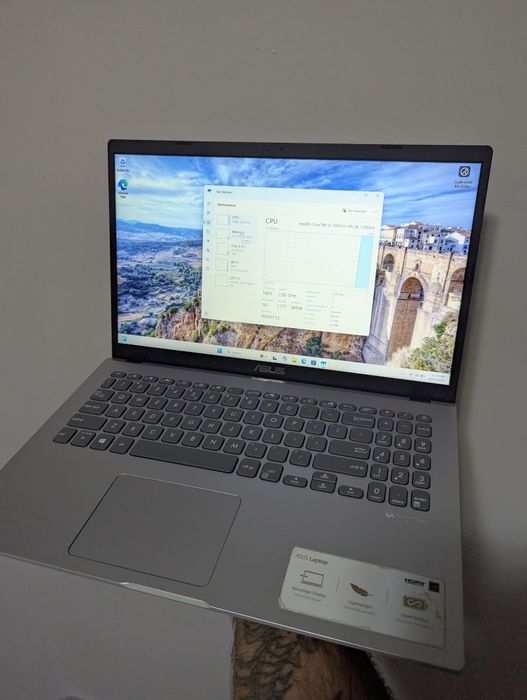 Asus i3 gen 10 , 12gb ram , SSD nvme 256