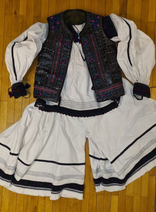 Costum traditional Oas