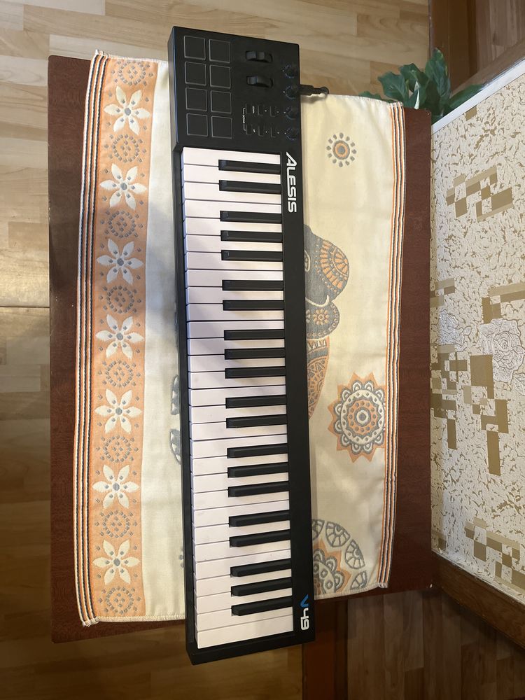 Usb MIDI клавиатура alesis v49