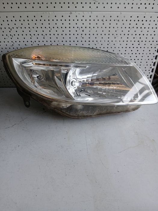 Десен фар Skoda Fabia