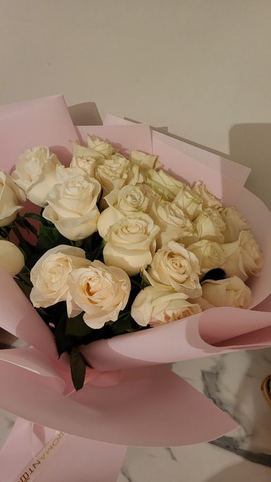 25 белых роз которым нет даже дня