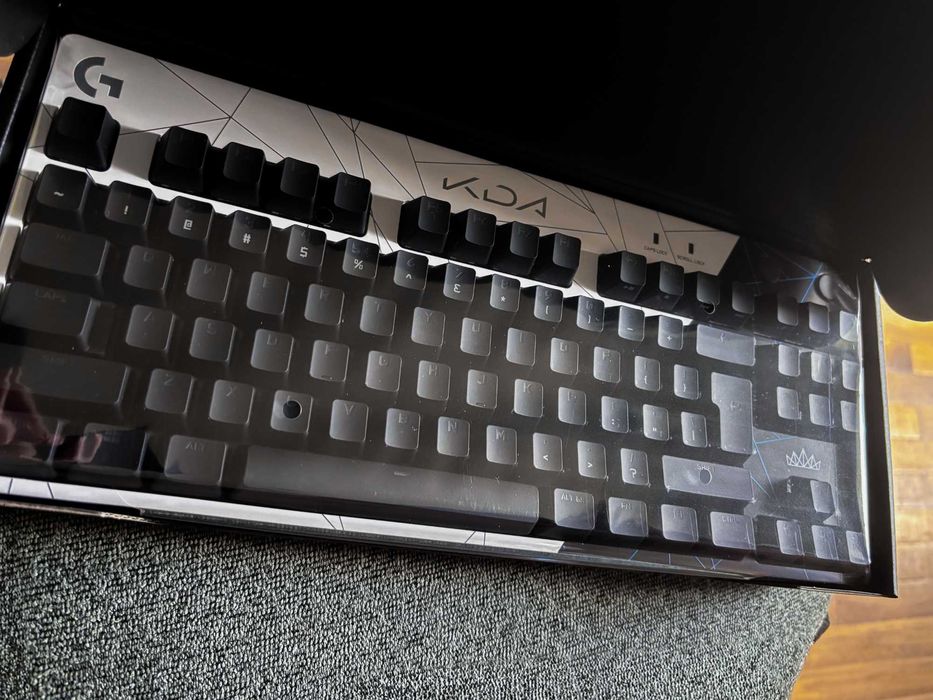 (чисто нова) Logitech G Pro KDA - Геймърска механична клавиатура
