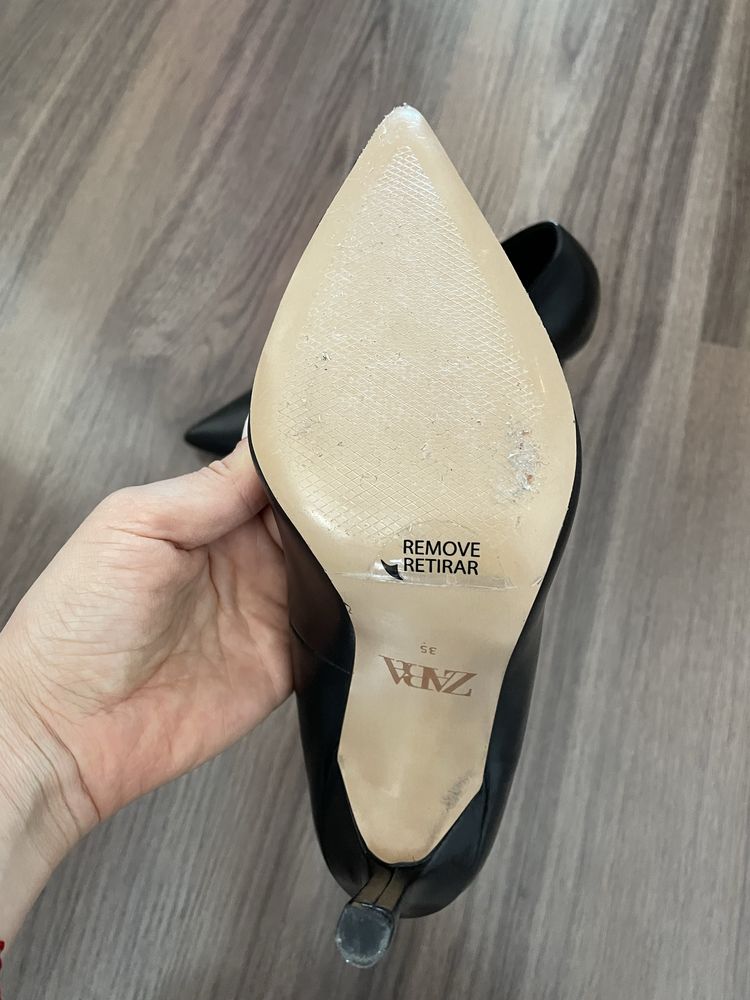Дамски черни обувки на ток ZARA