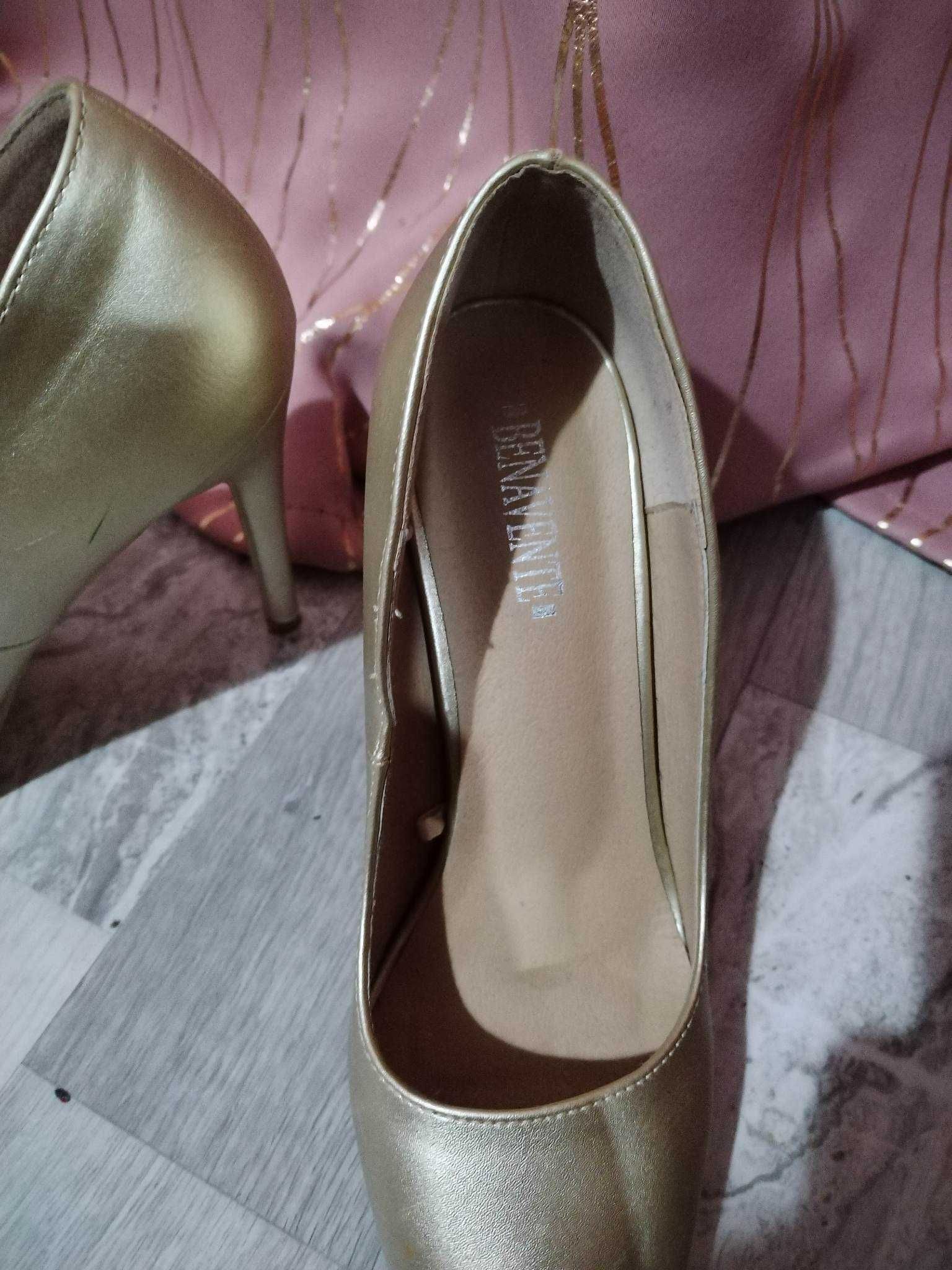 Pantofi stiletto aurii