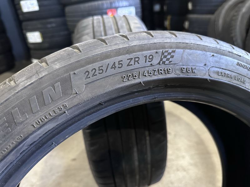 225/45/19 MICHELIN 2бр