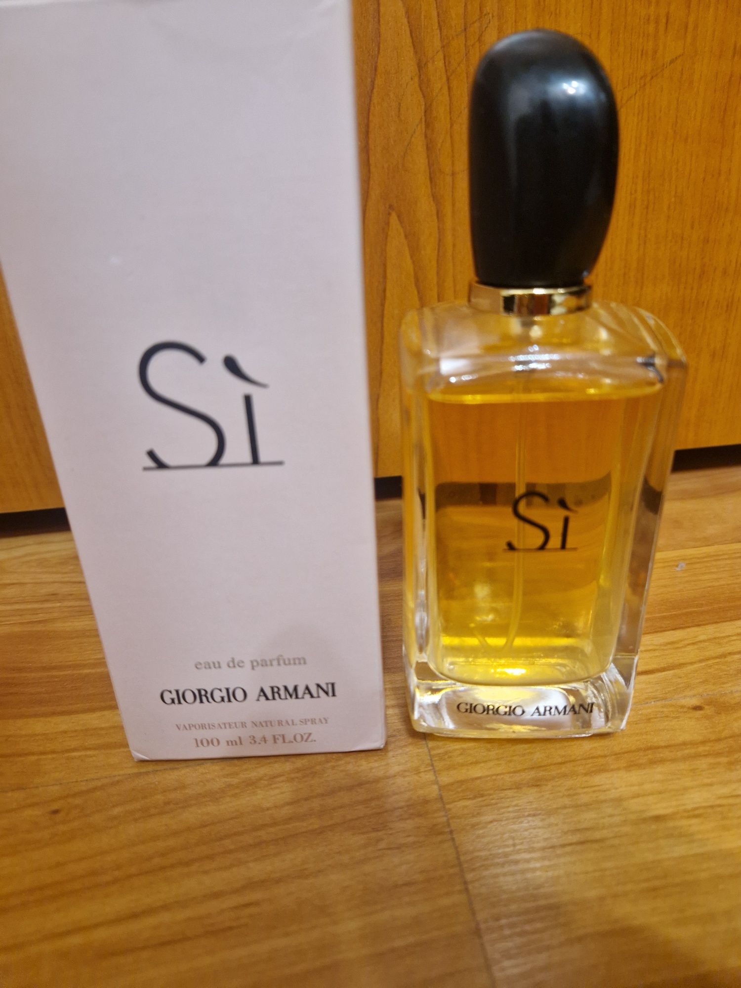 Vând apa de parfum Si Armani