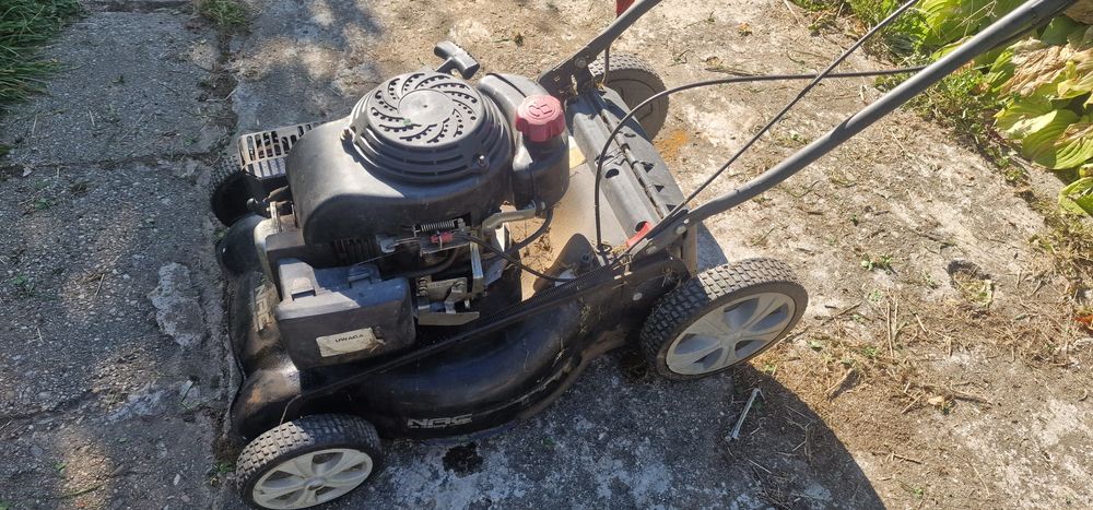 Motocositoare masina de tuns gazon autopropulsata