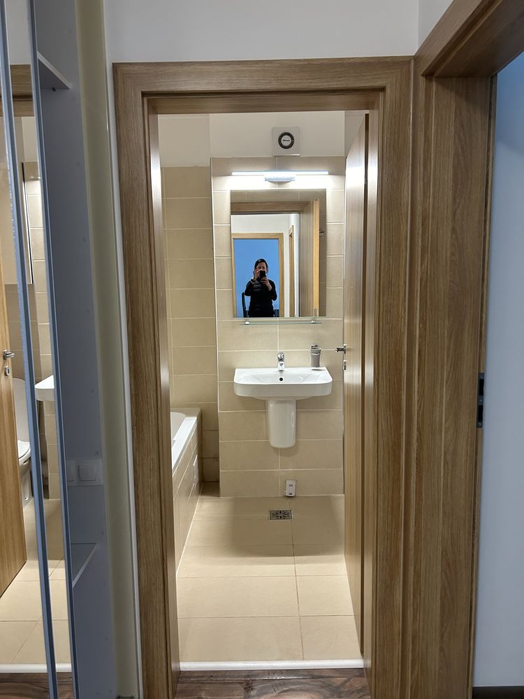 Închiriez apartament cu două camere decomandat, City of Mara